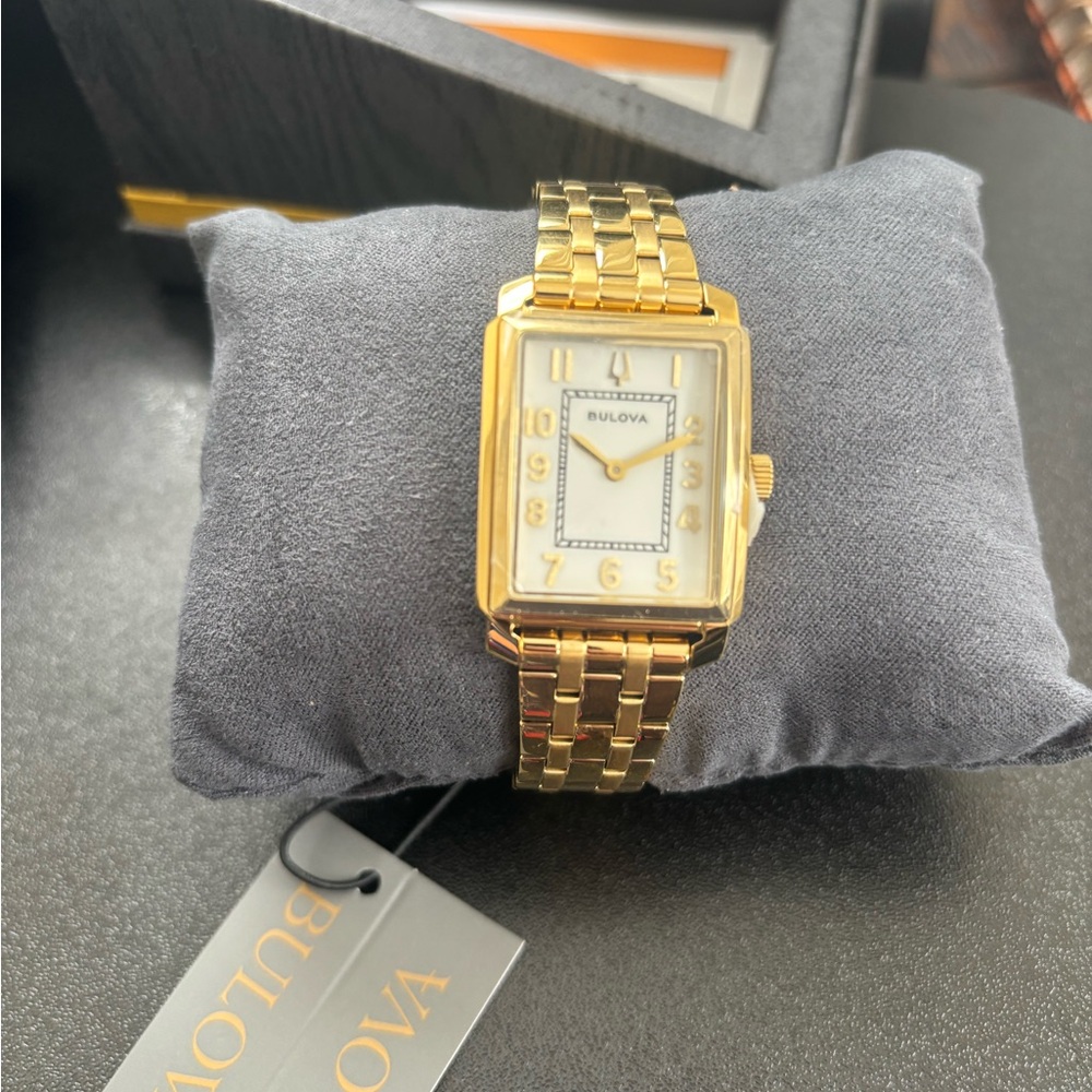 Bulova Gold Rectangular Timepiece NWT - image 4